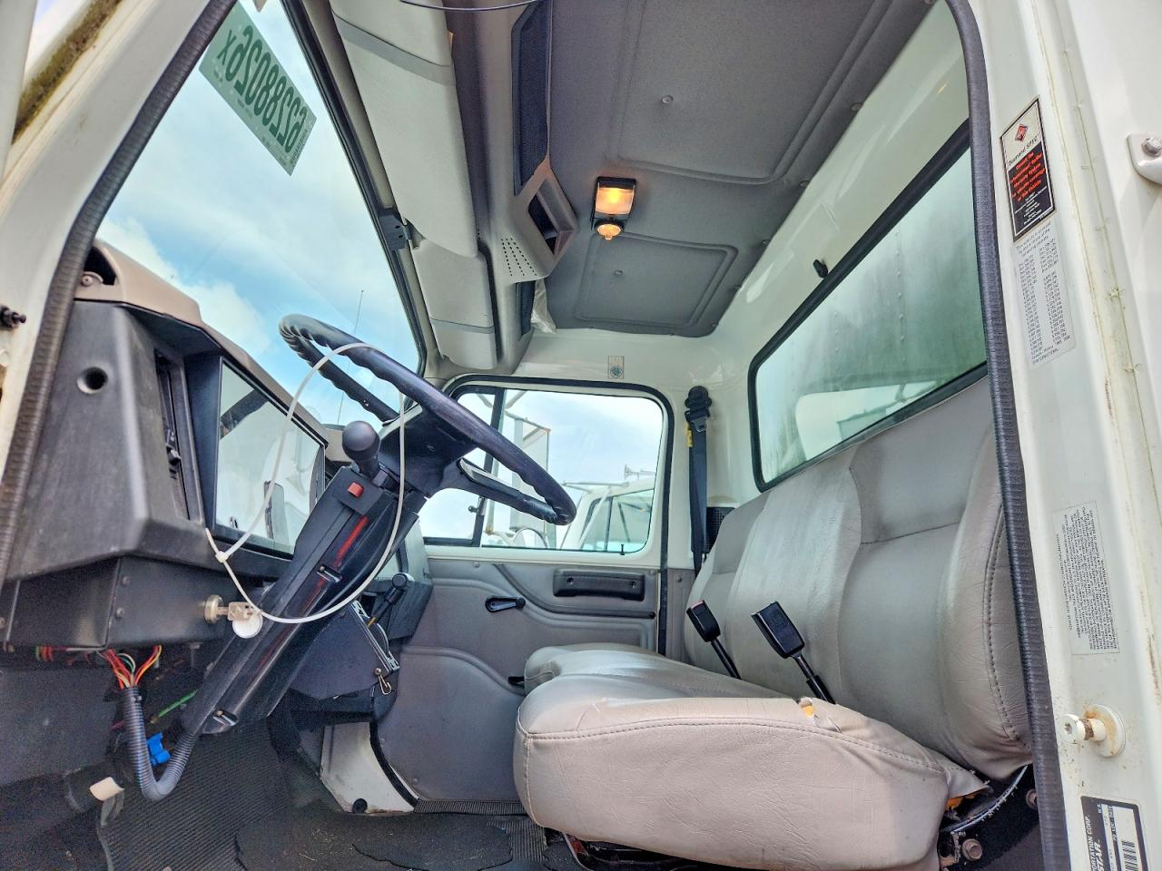 2002 INTERNATIONAL 4000 SERIE