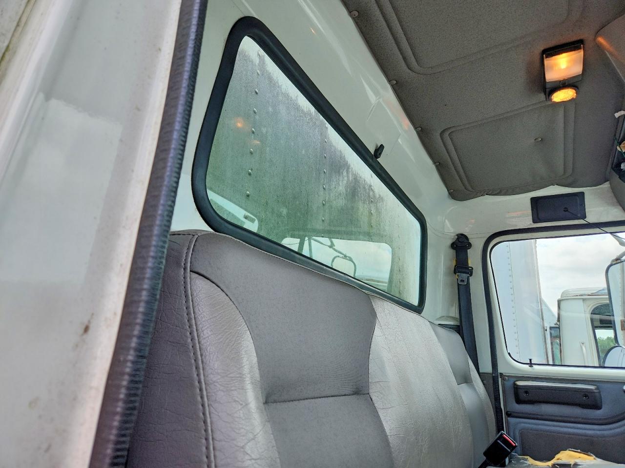 2002 INTERNATIONAL 4000 SERIE