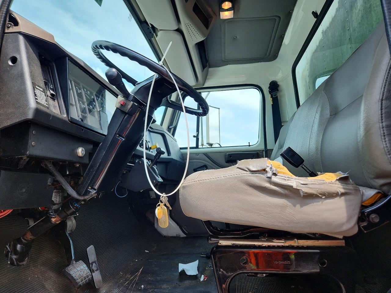 2002 INTERNATIONAL 4000 SERIE