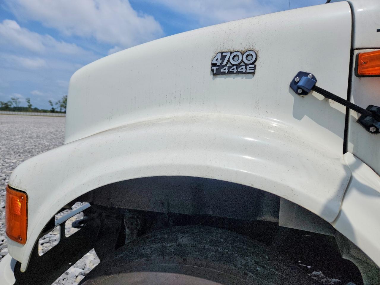 2002 INTERNATIONAL 4000 SERIE