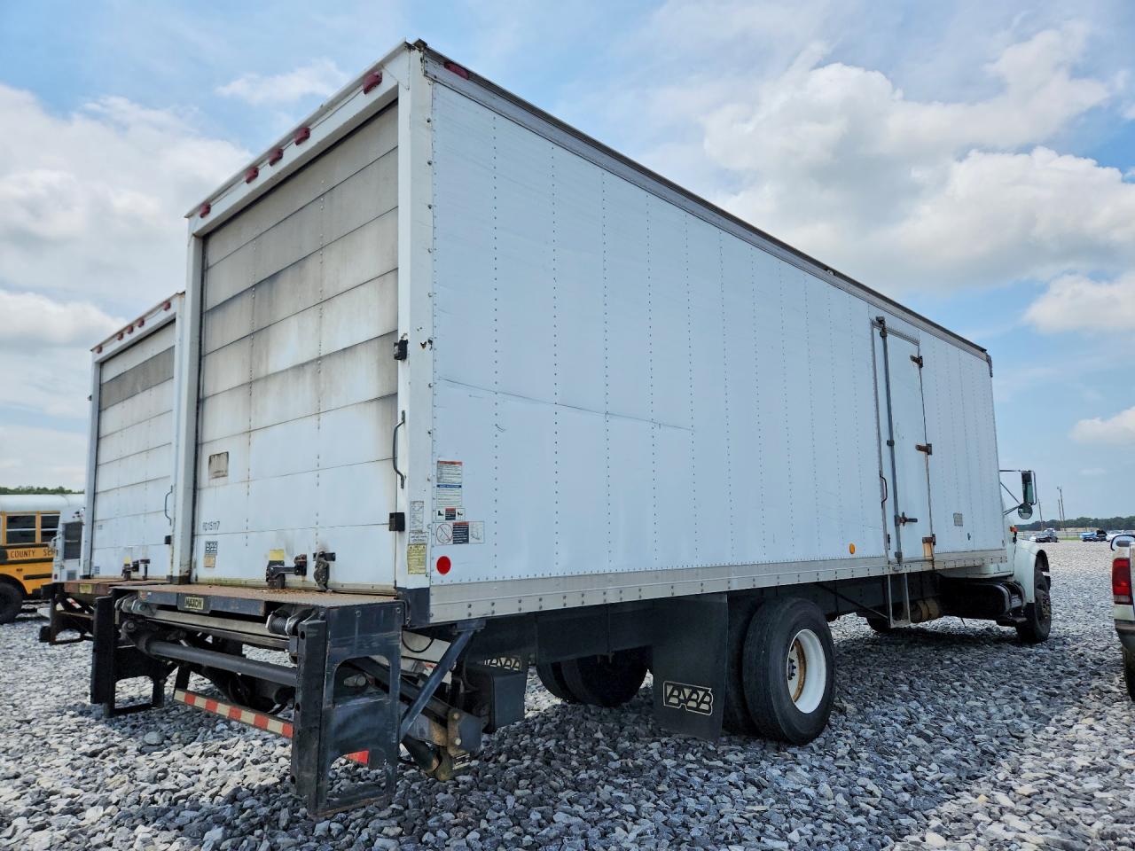 2002 INTERNATIONAL 4000 SERIE
