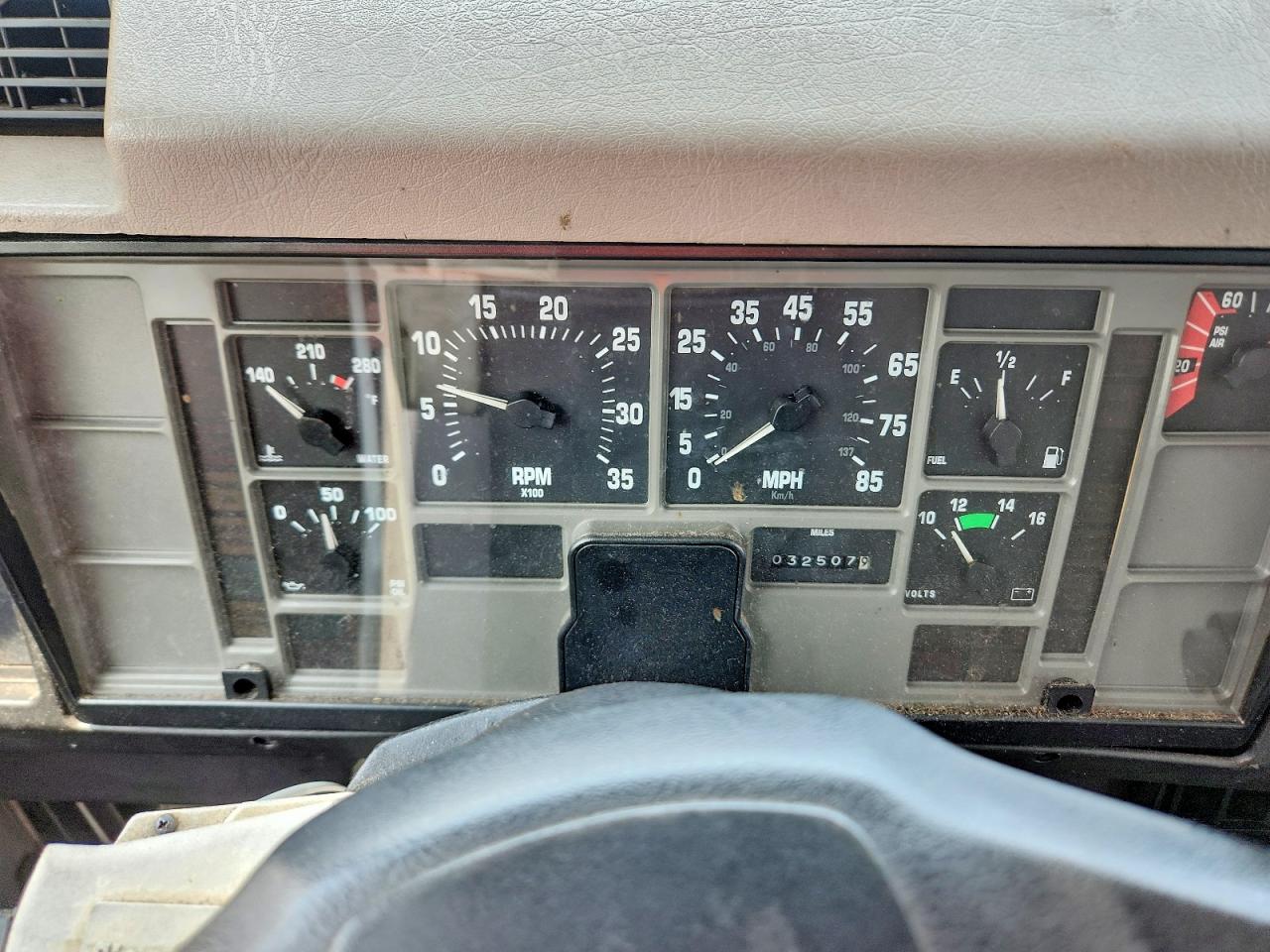 2002 INTERNATIONAL 4000 SERIE