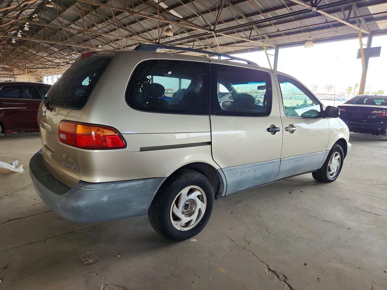2000 TOYOTA SIENNA