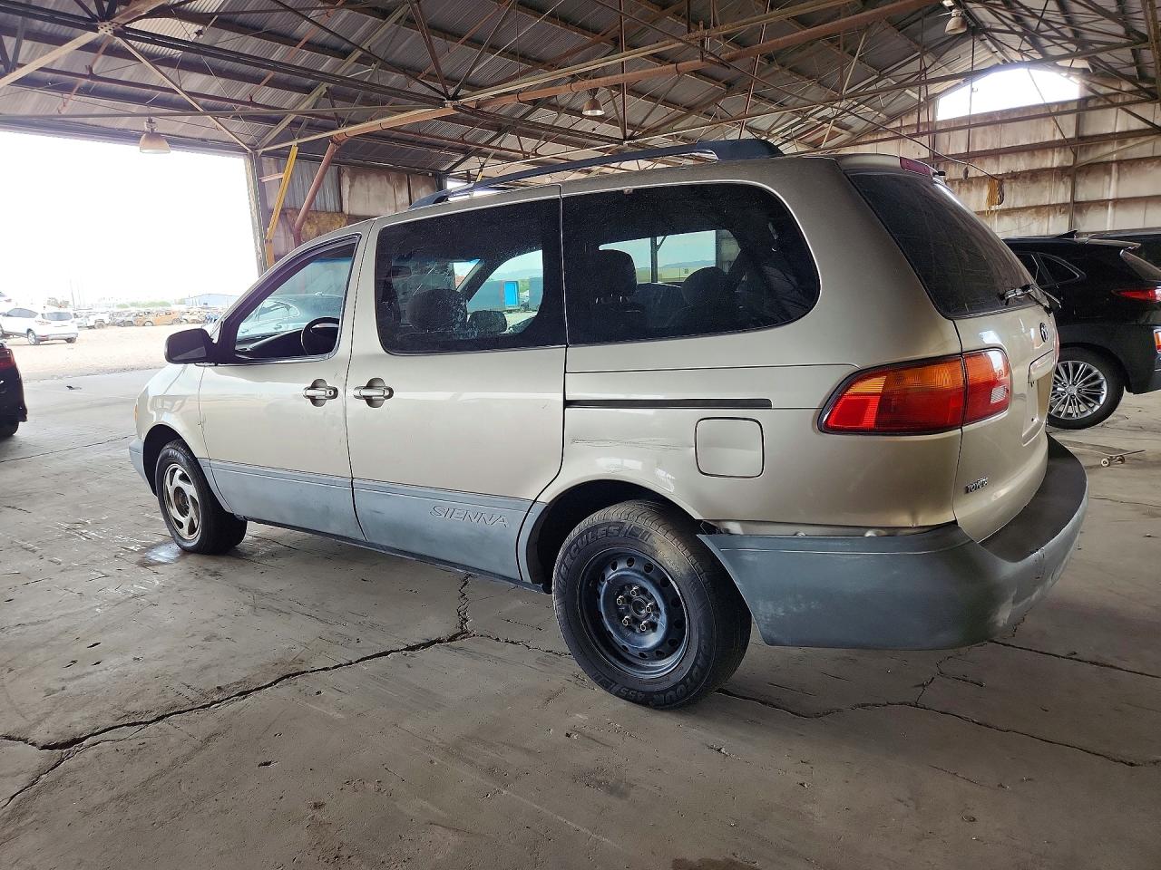 2000 TOYOTA SIENNA