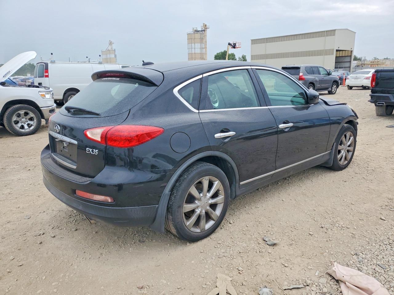2011 INFINITI EX35