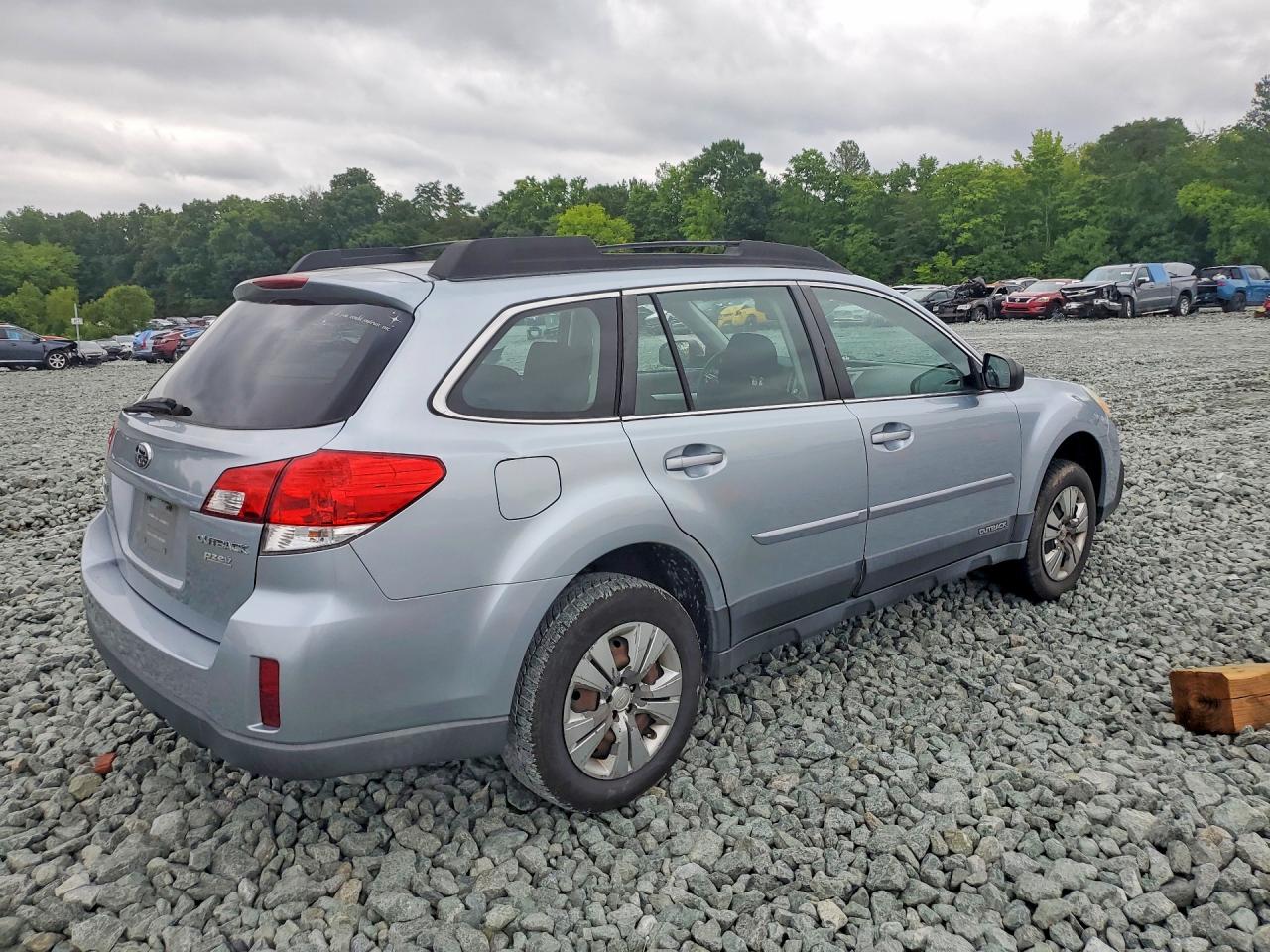2013 SUBARU OUTBACK