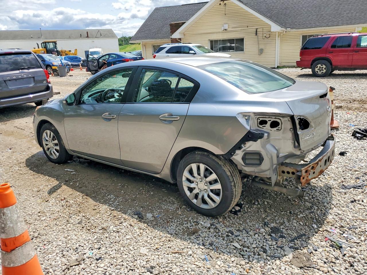 2011 MAZDA 3