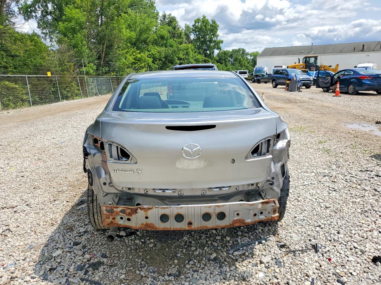 2011 MAZDA 3