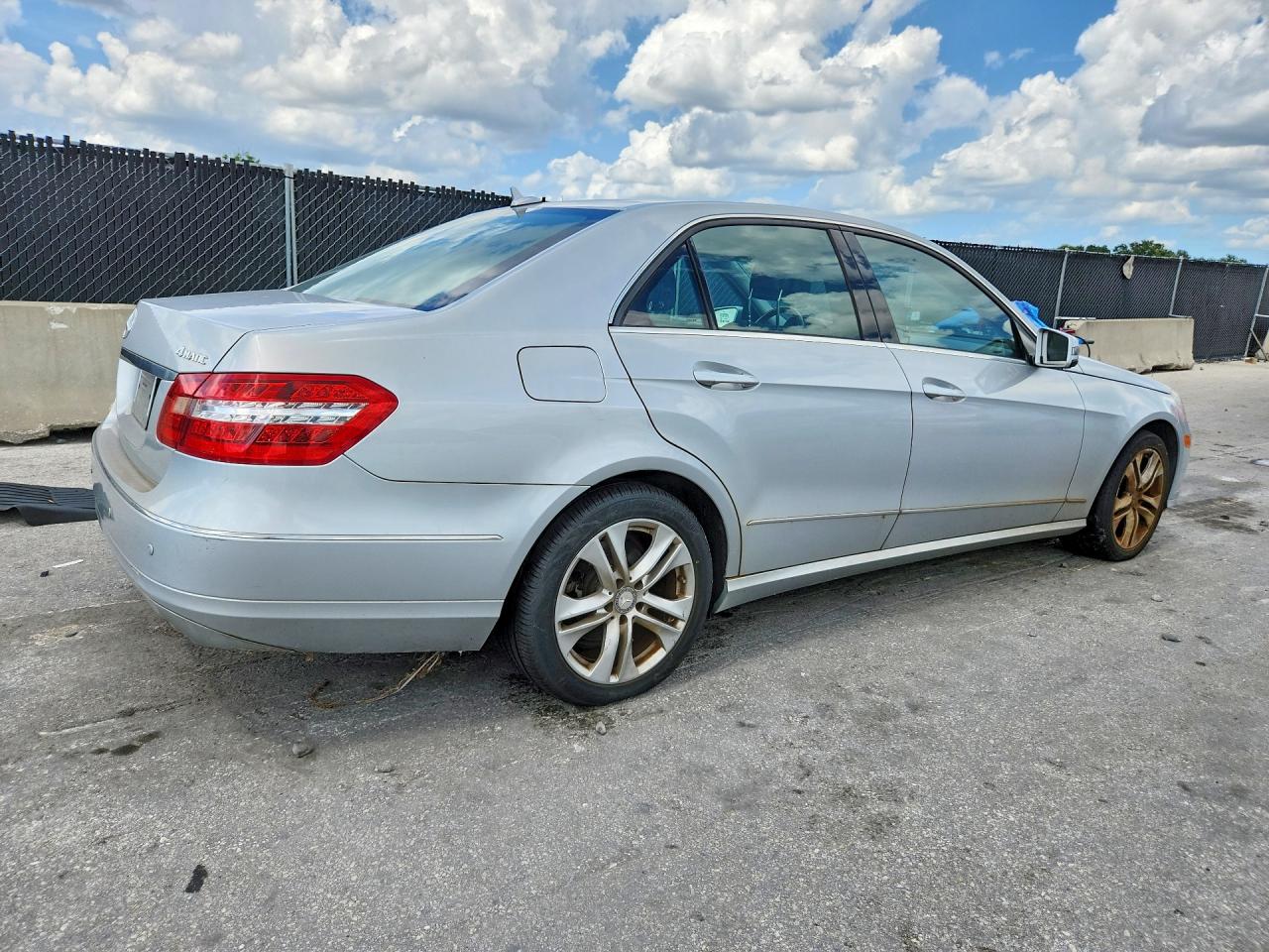 2010 MERCEDES-BENZ E-CLASS