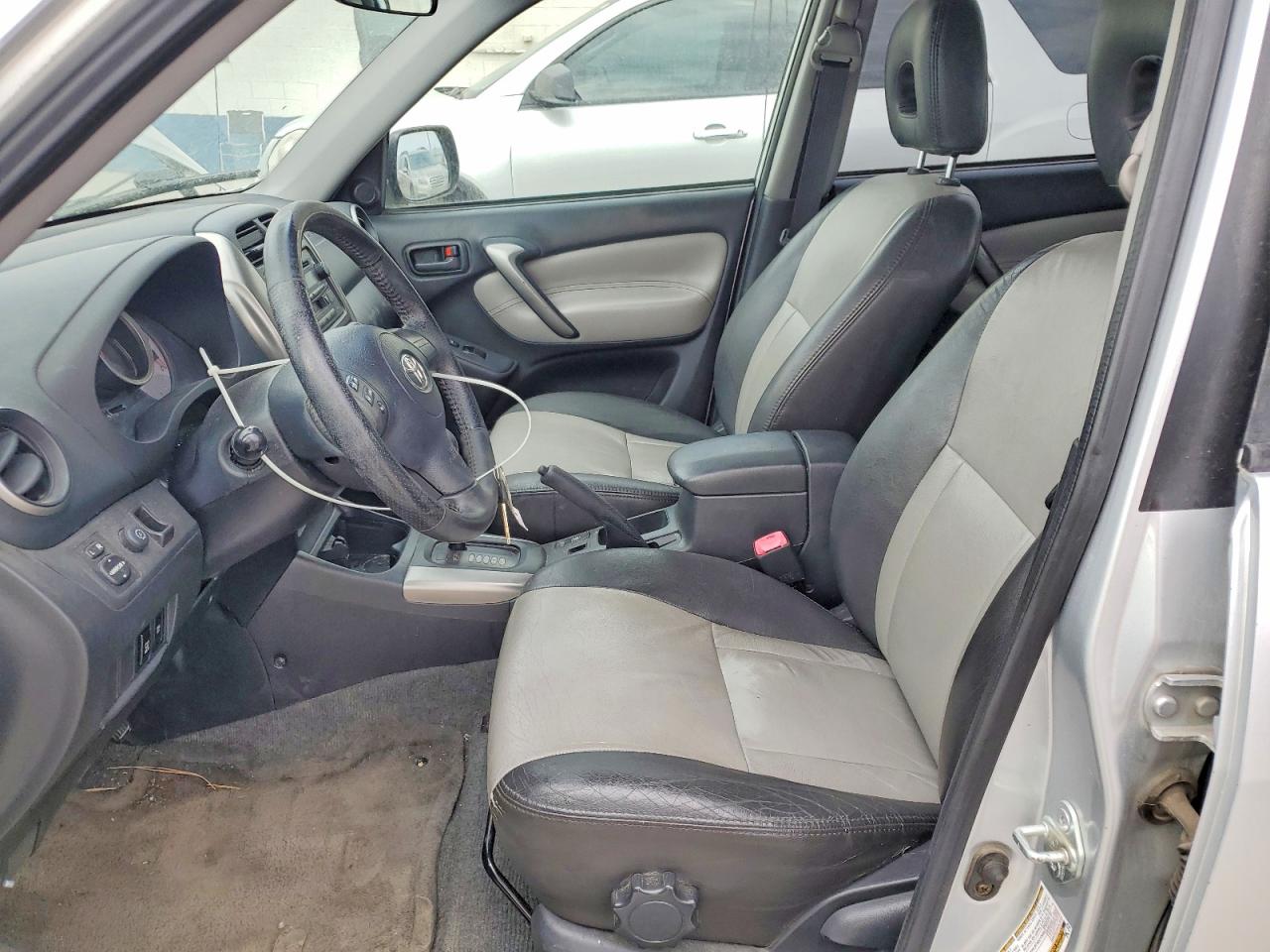 2004 TOYOTA RAV4