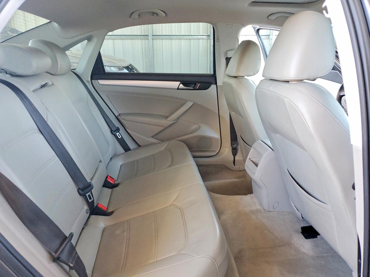 2012 VOLKSWAGEN PASSAT