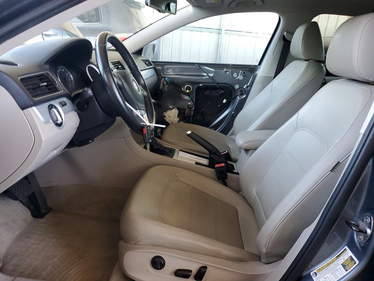 2012 VOLKSWAGEN PASSAT