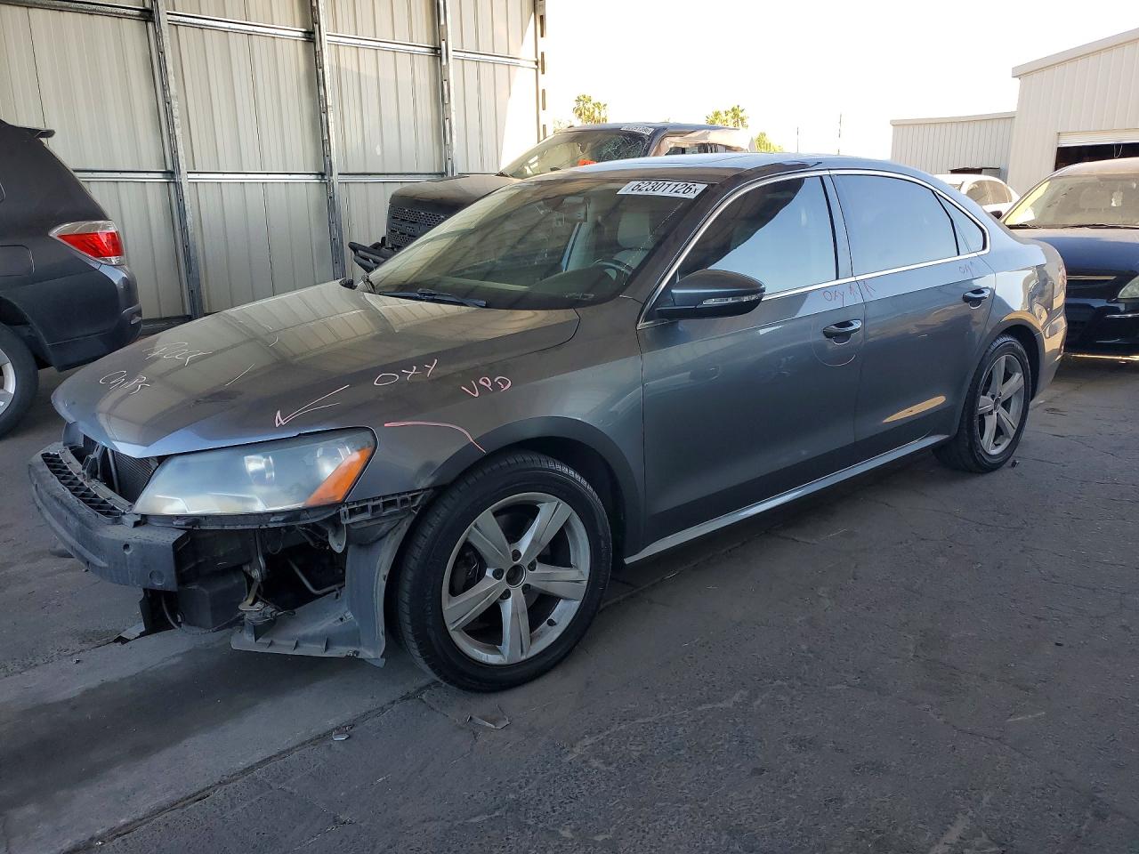 2012 VOLKSWAGEN PASSAT