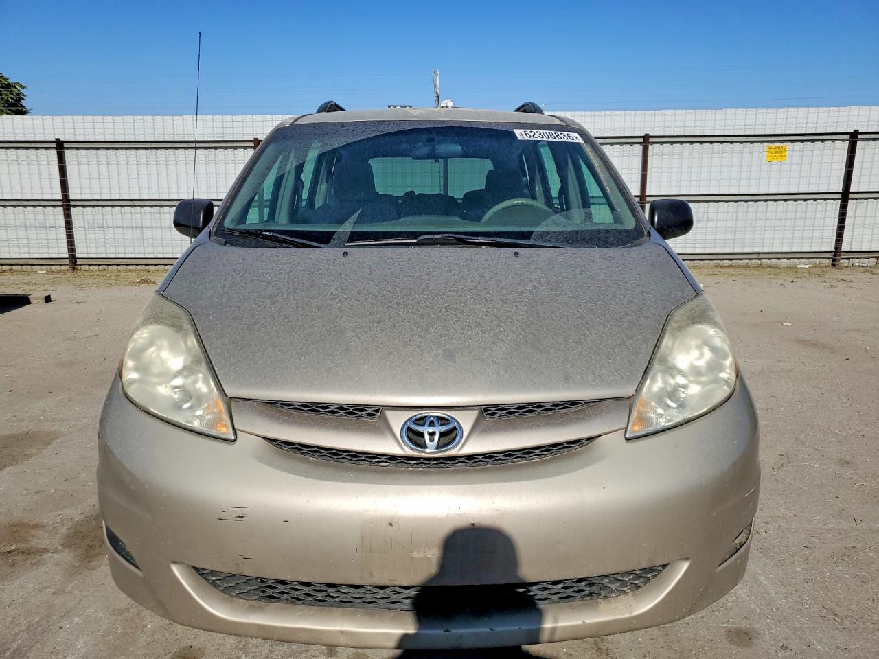 2009 TOYOTA SIENNA