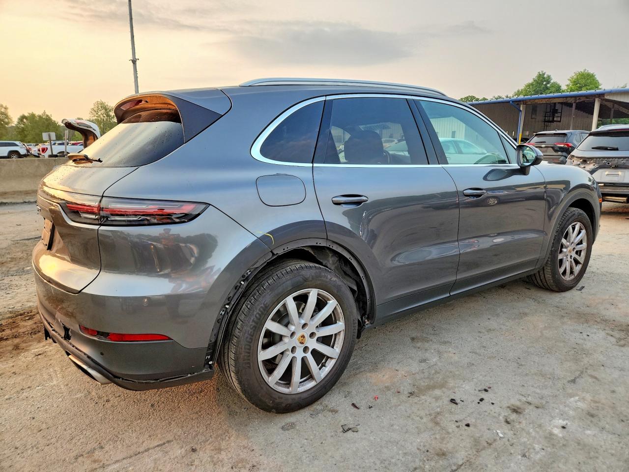 2022 PORSCHE CAYENNE