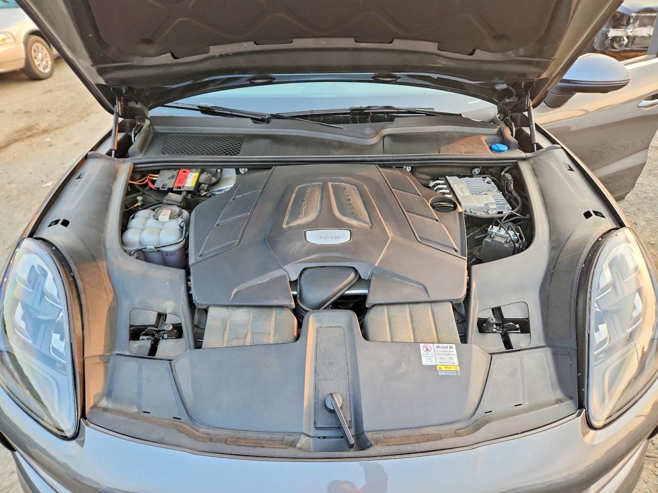 2022 PORSCHE CAYENNE
