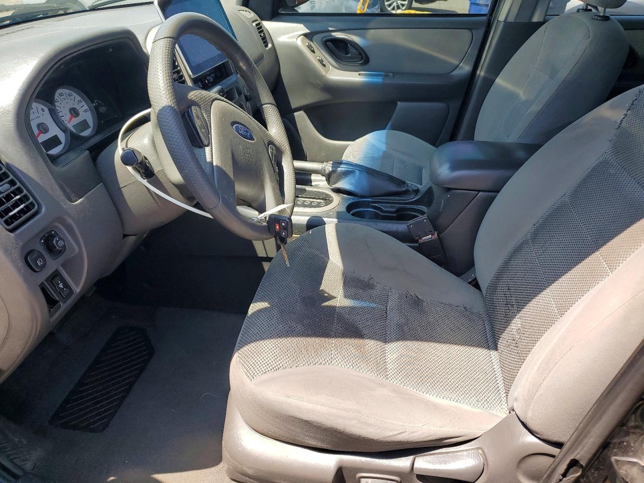 2005 FORD ESCAPE