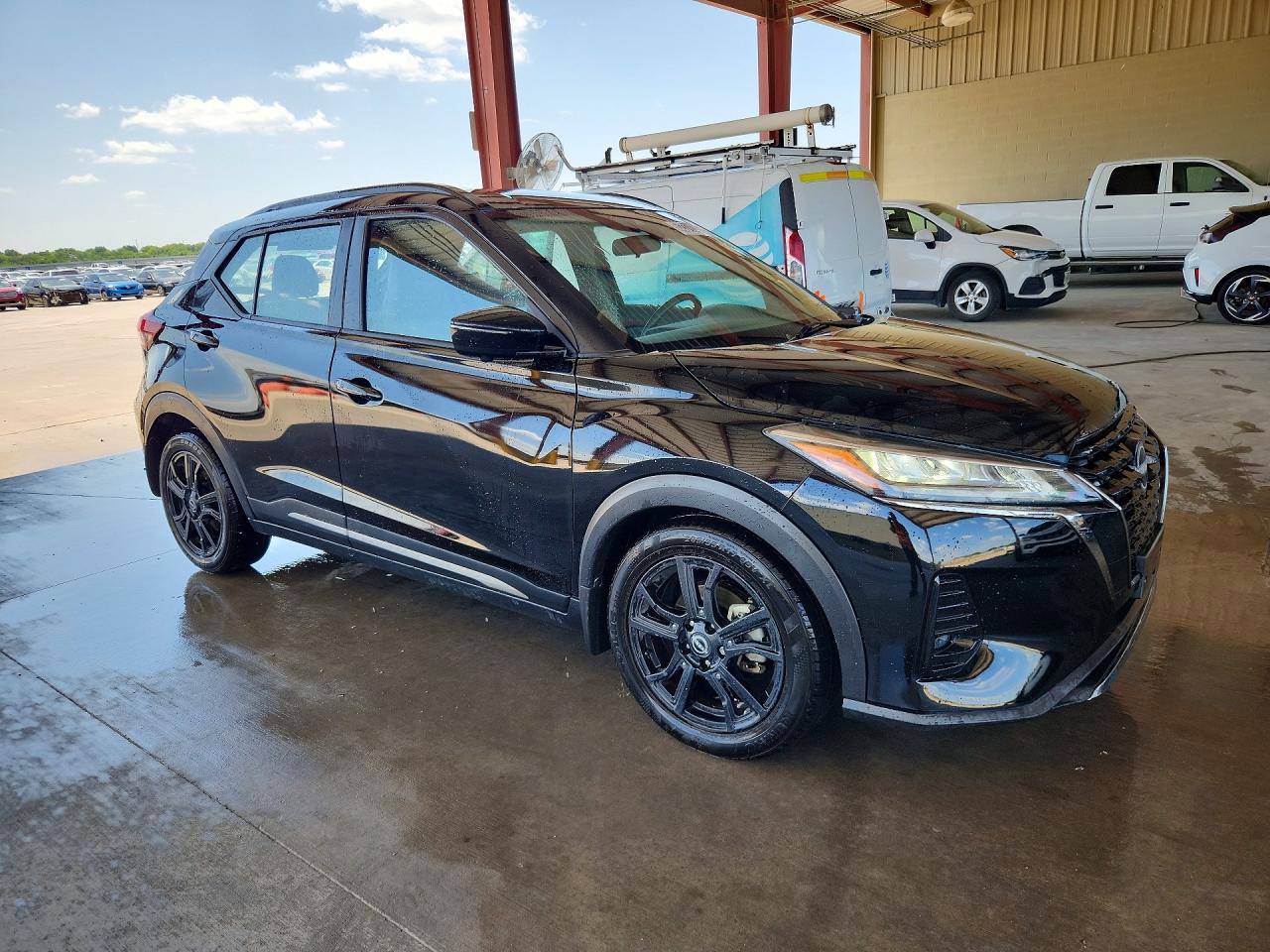 2023 NISSAN KICKS