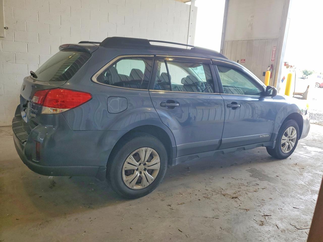 2013 SUBARU OUTBACK
