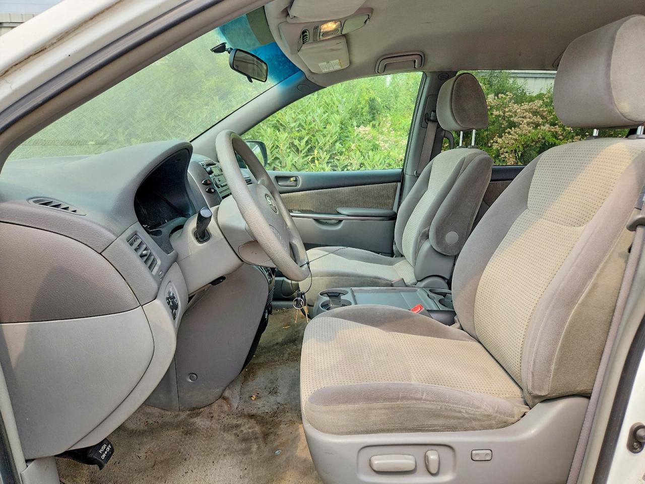 2009 TOYOTA SIENNA