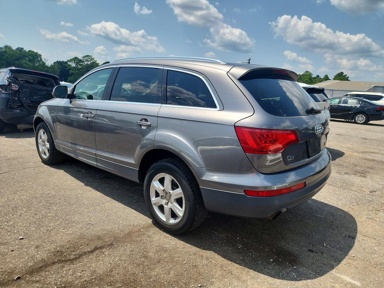 2010 AUDI Q7