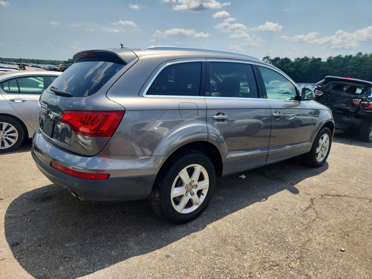 2010 AUDI Q7