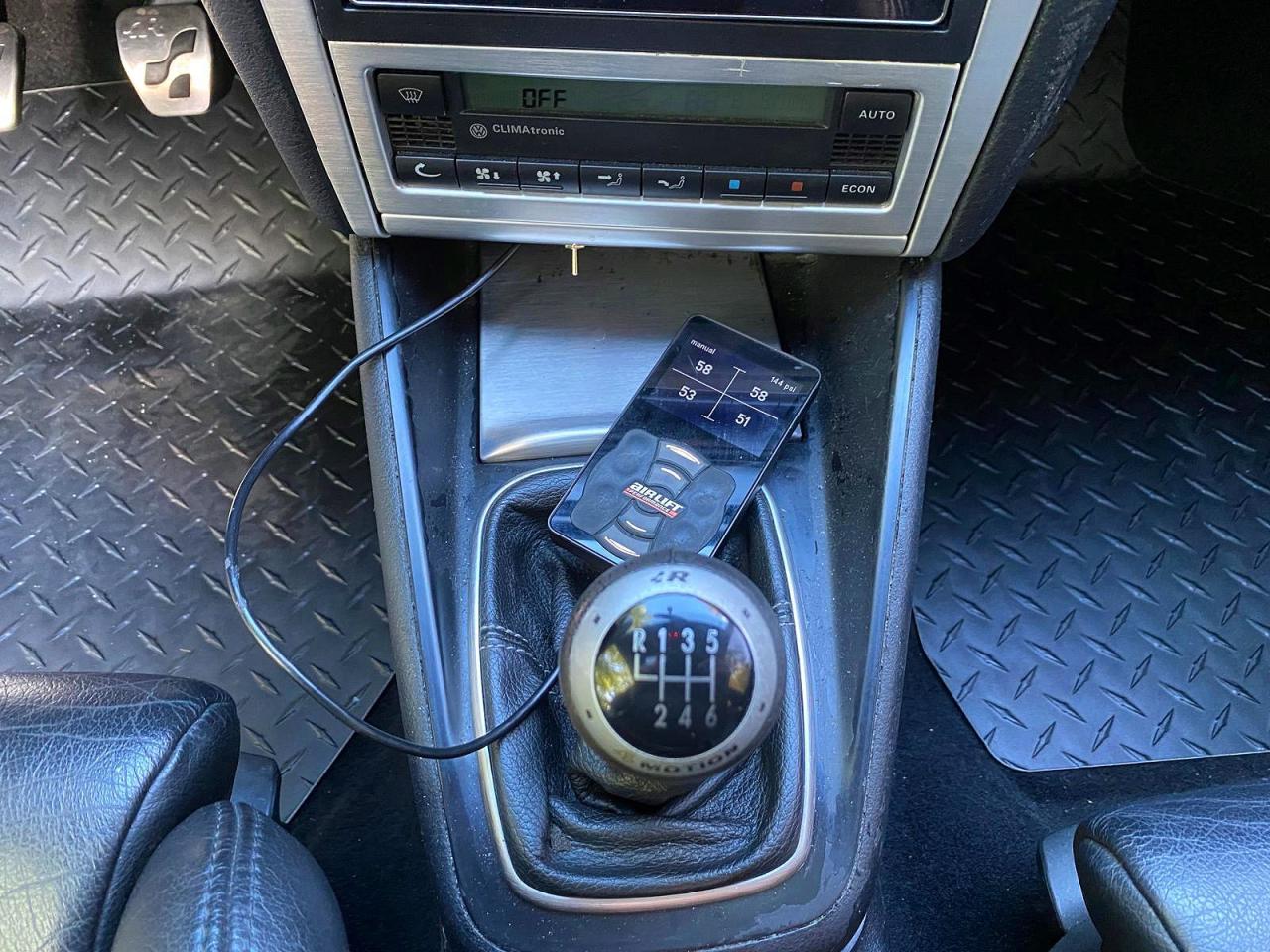 2004 VOLKSWAGEN R32