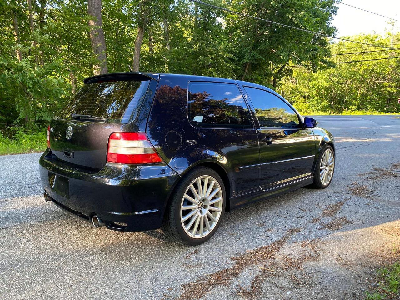 2004 VOLKSWAGEN R32