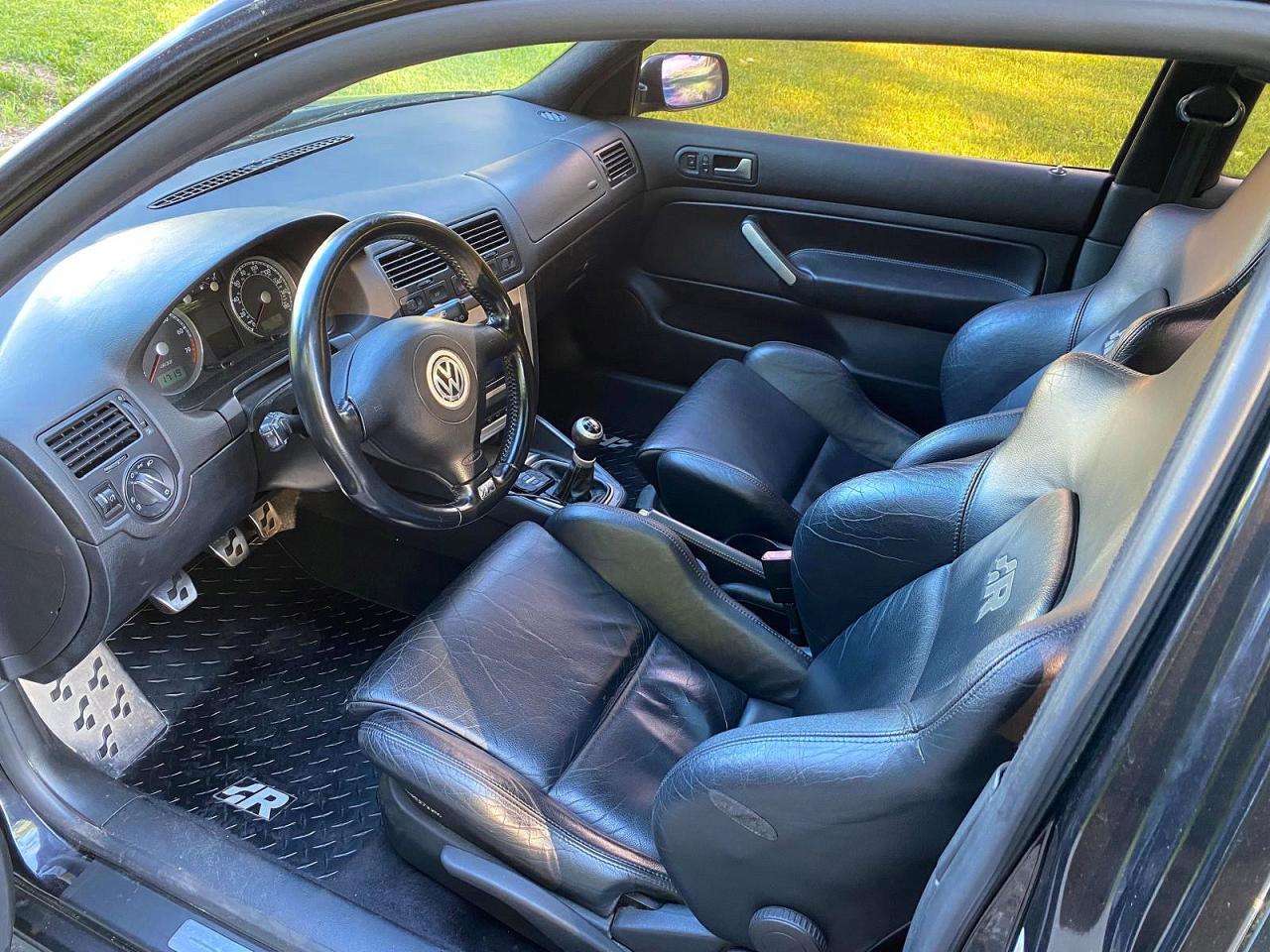 2004 VOLKSWAGEN R32