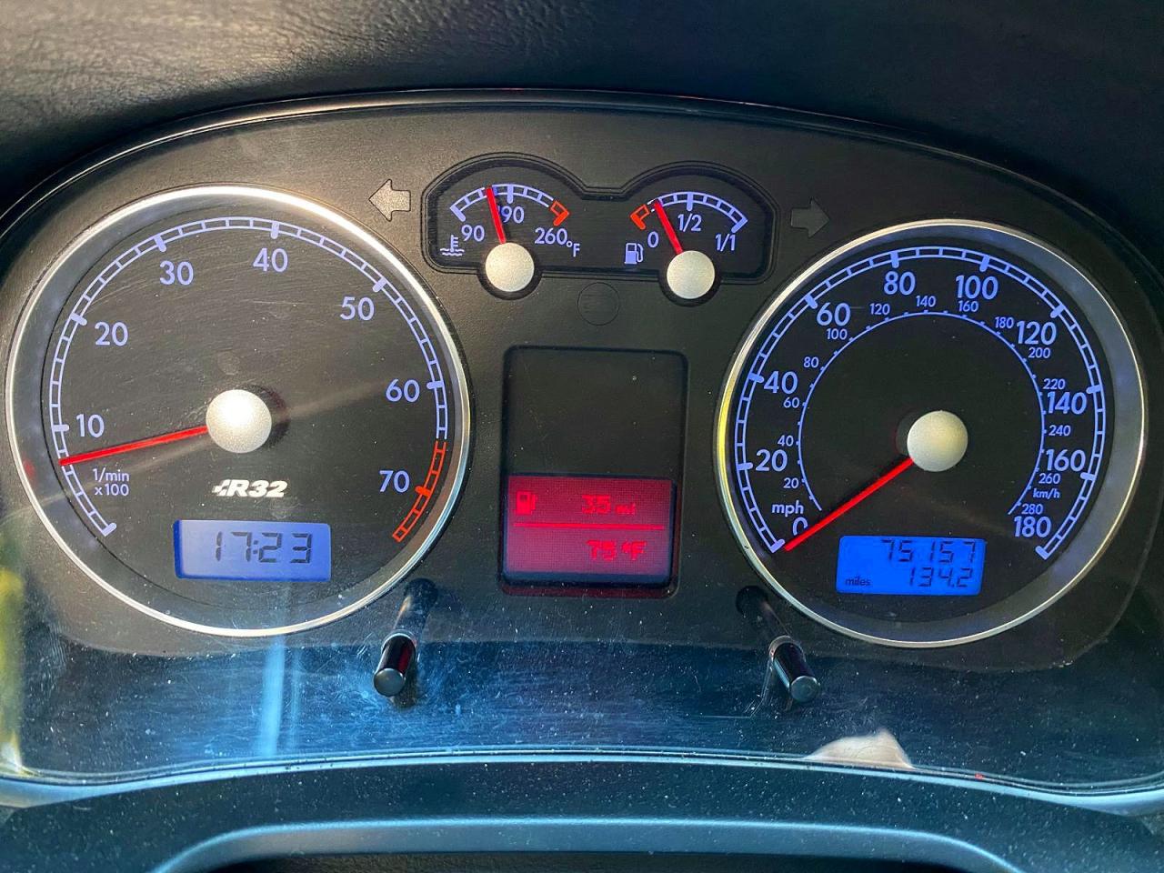 2004 VOLKSWAGEN R32