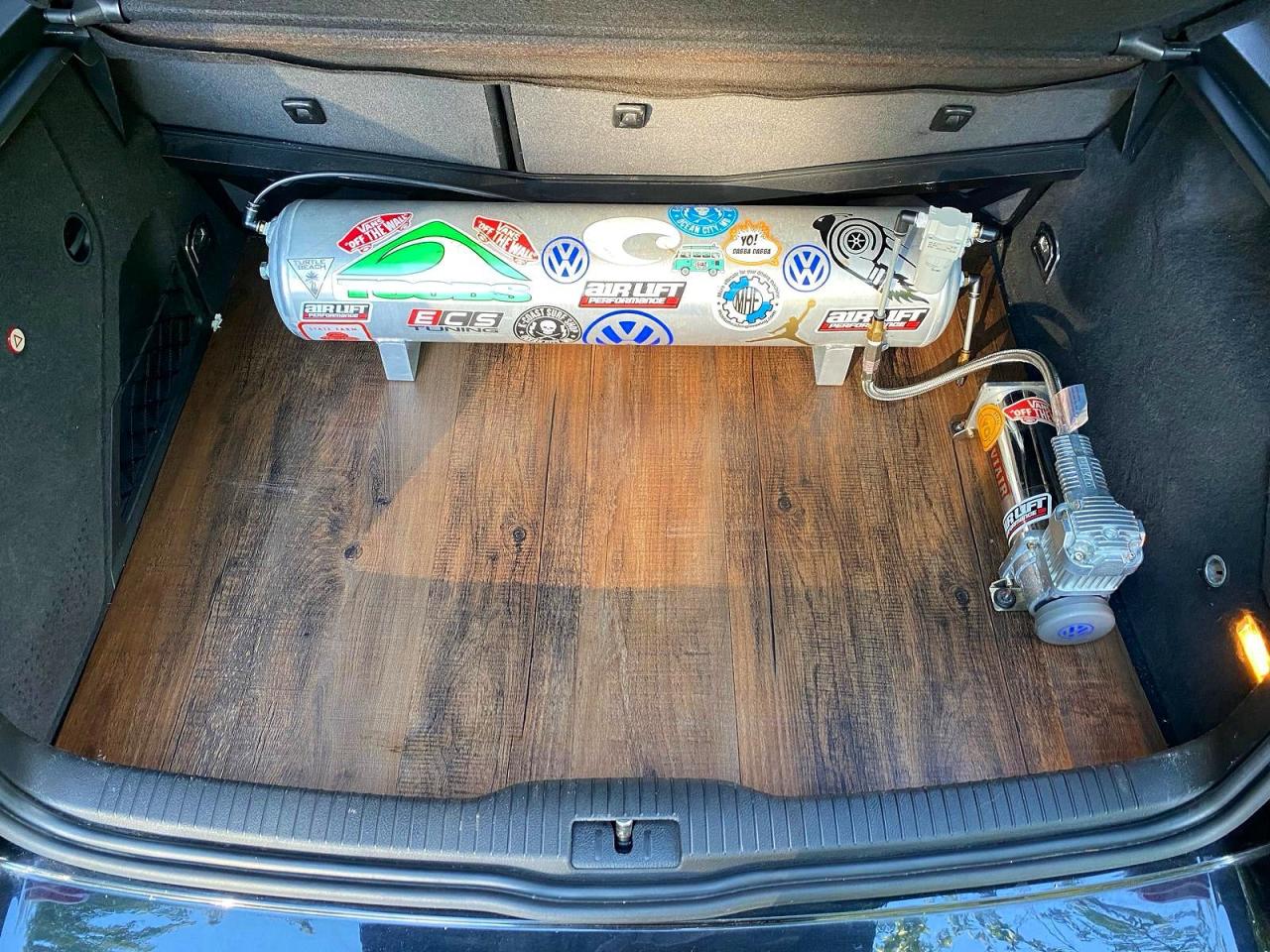 2004 VOLKSWAGEN R32