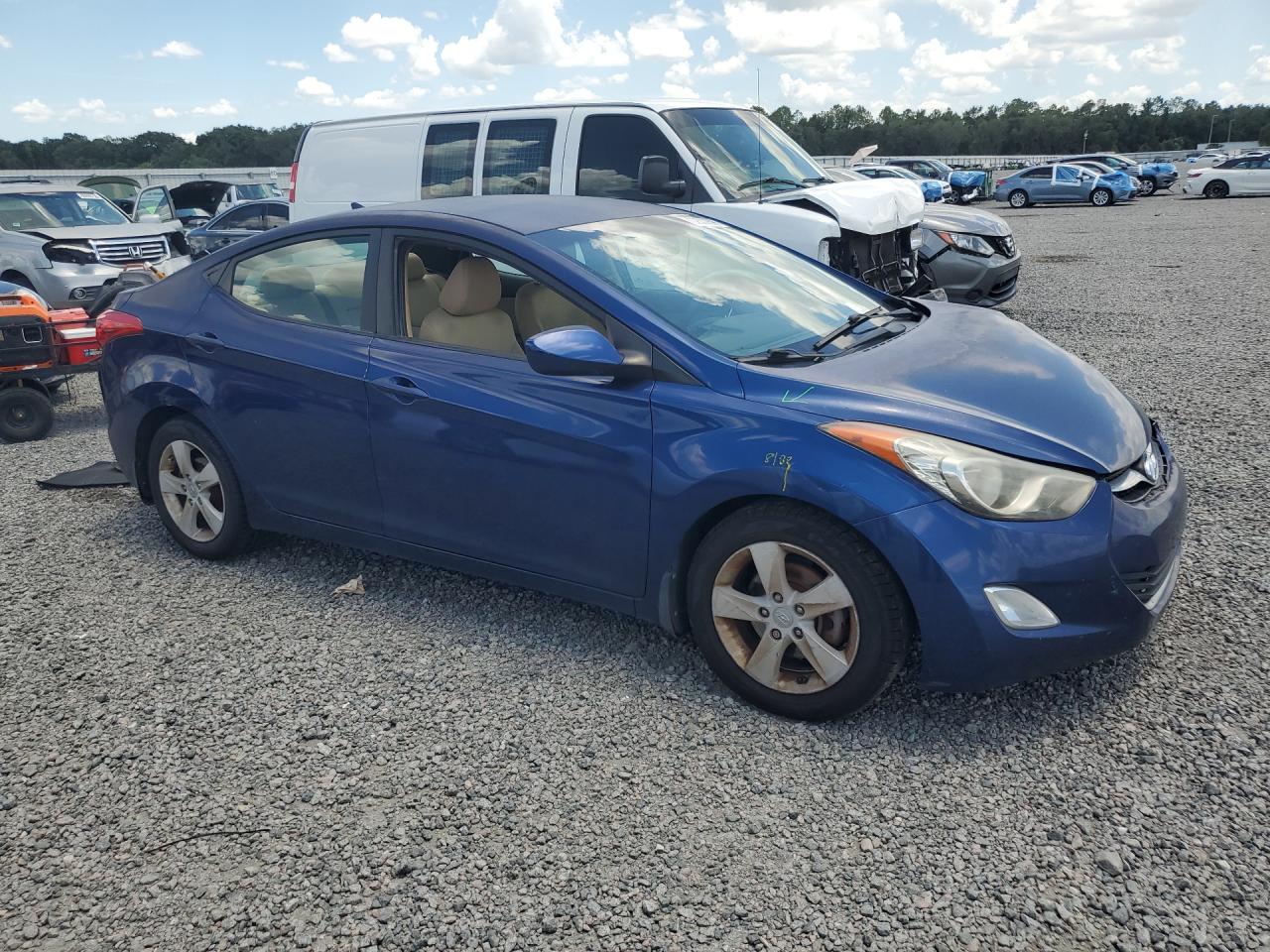 2013 HYUNDAI ELANTRA