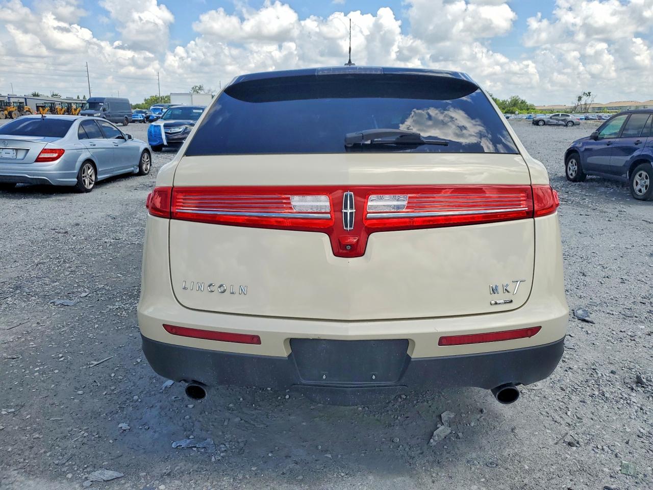 2014 LINCOLN MKT