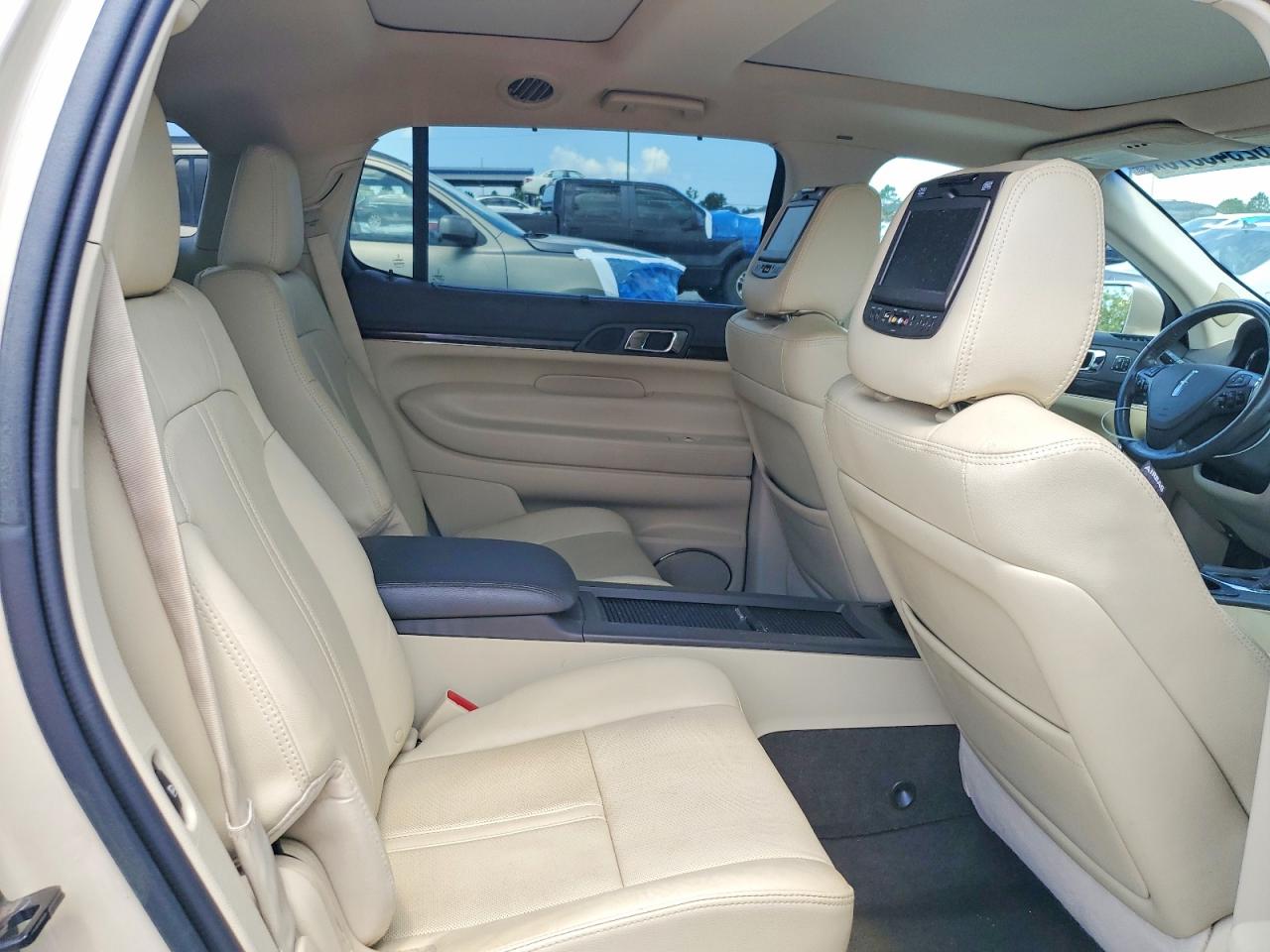 2014 LINCOLN MKT