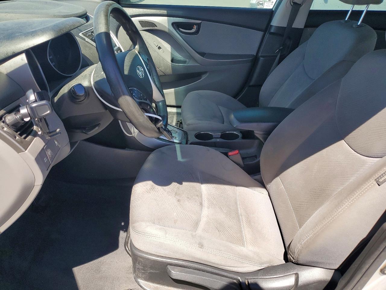 2012 HYUNDAI ELANTRA