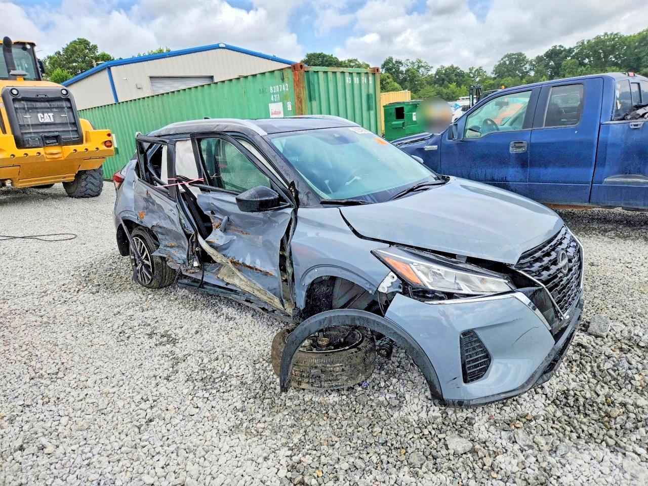 2024 NISSAN KICKS