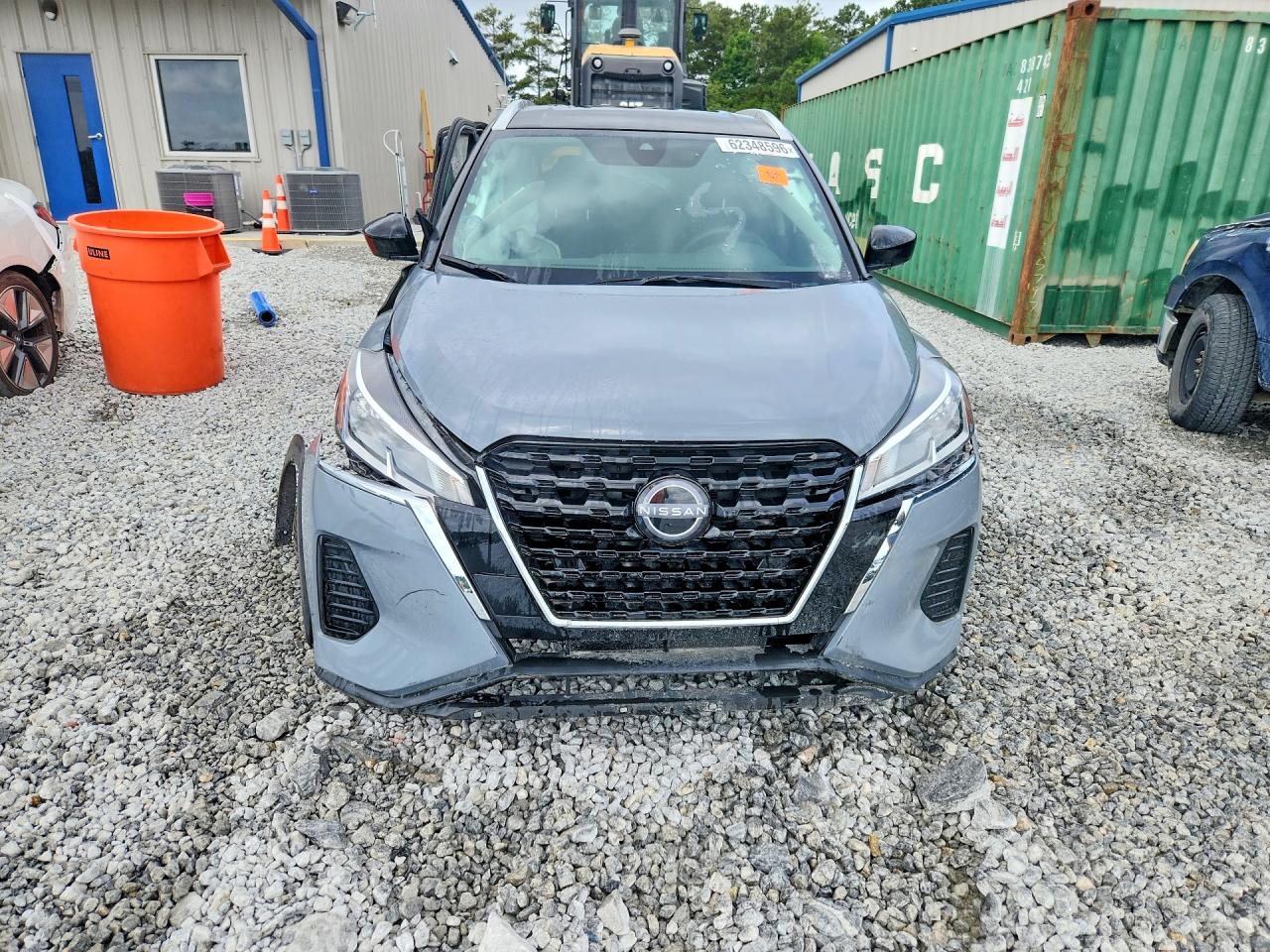 2024 NISSAN KICKS
