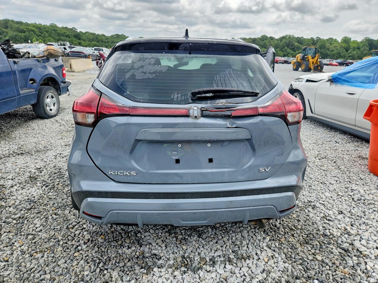 2024 NISSAN KICKS