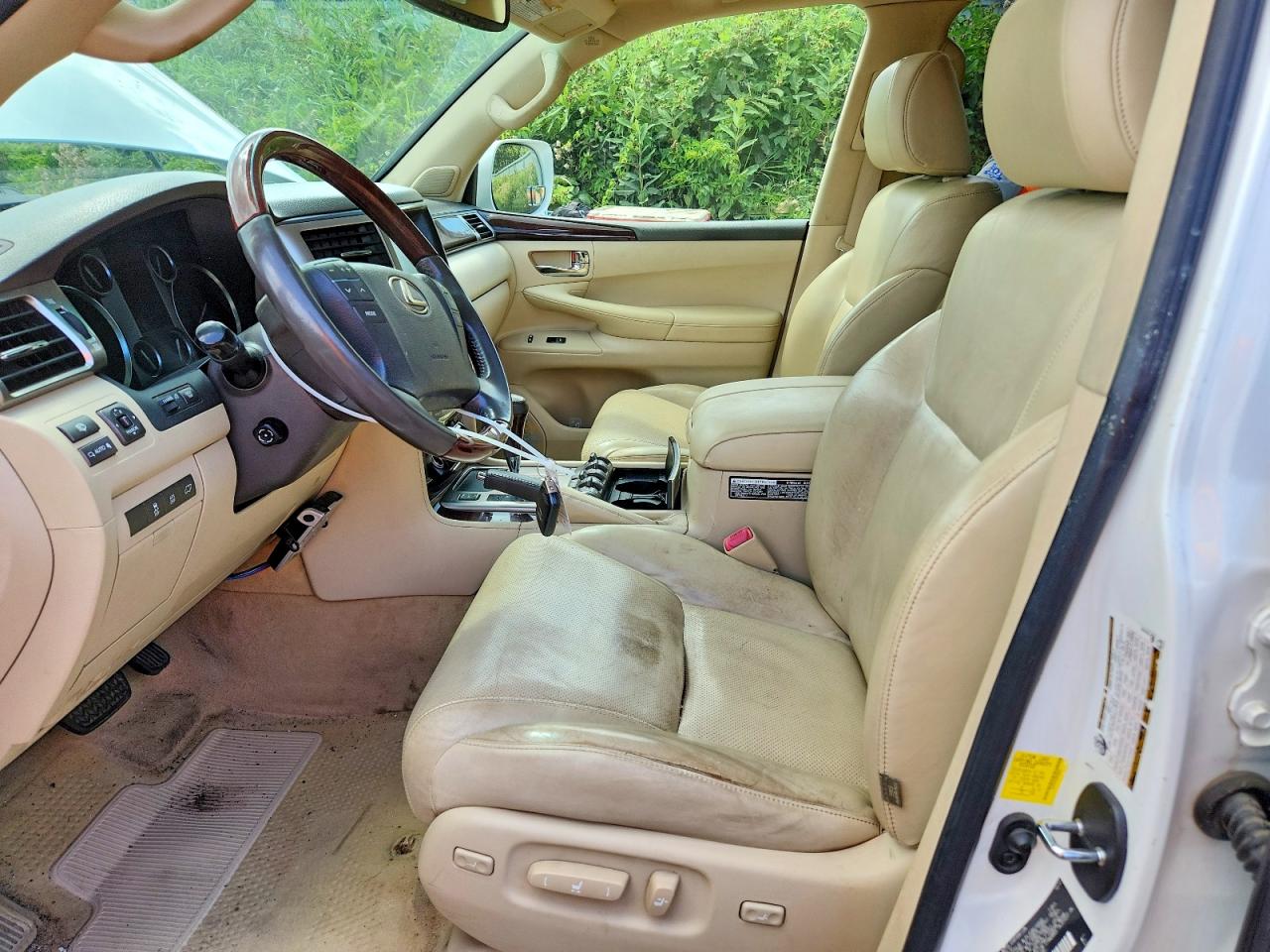 2013 LEXUS LX570