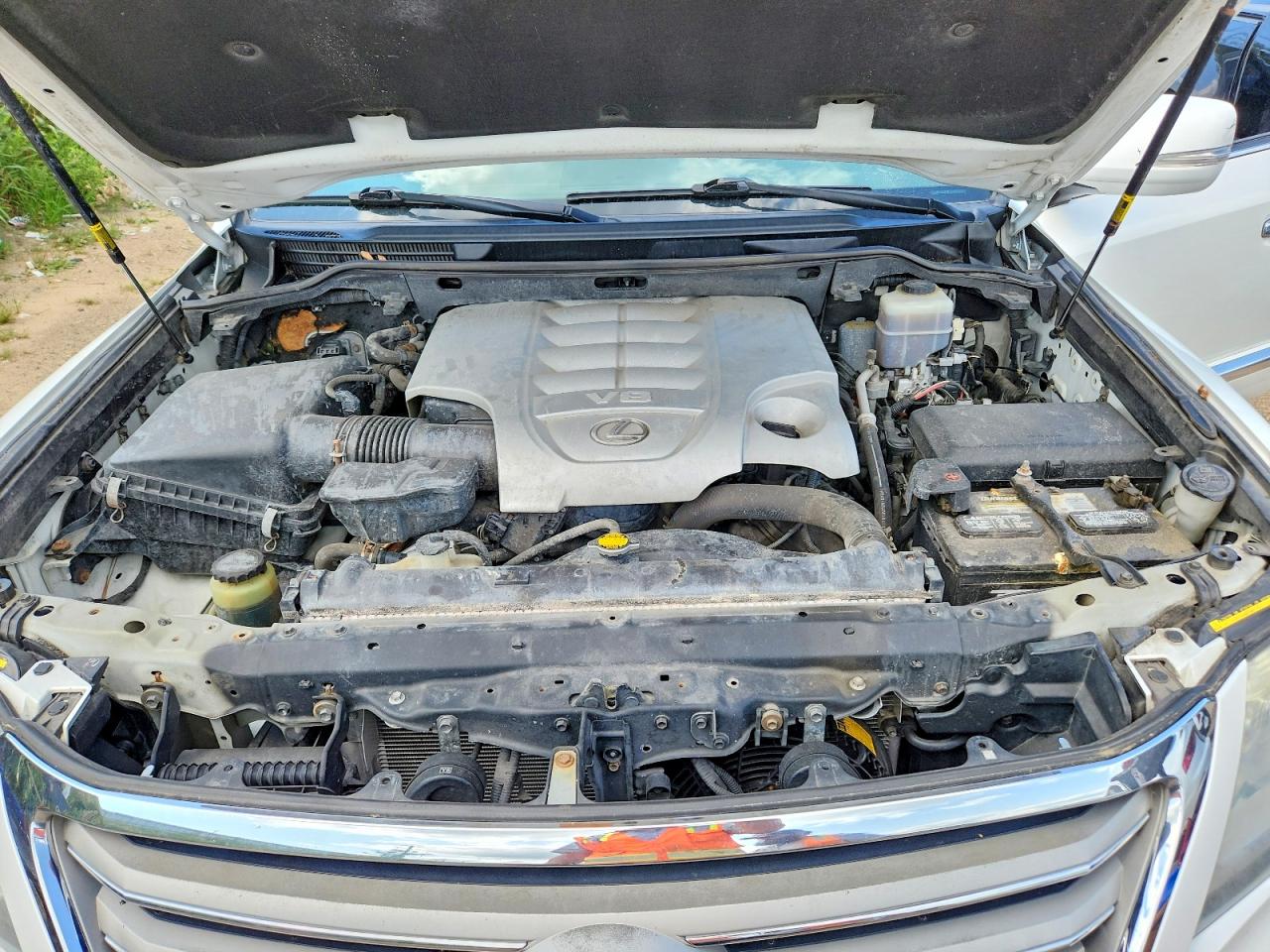 2013 LEXUS LX570