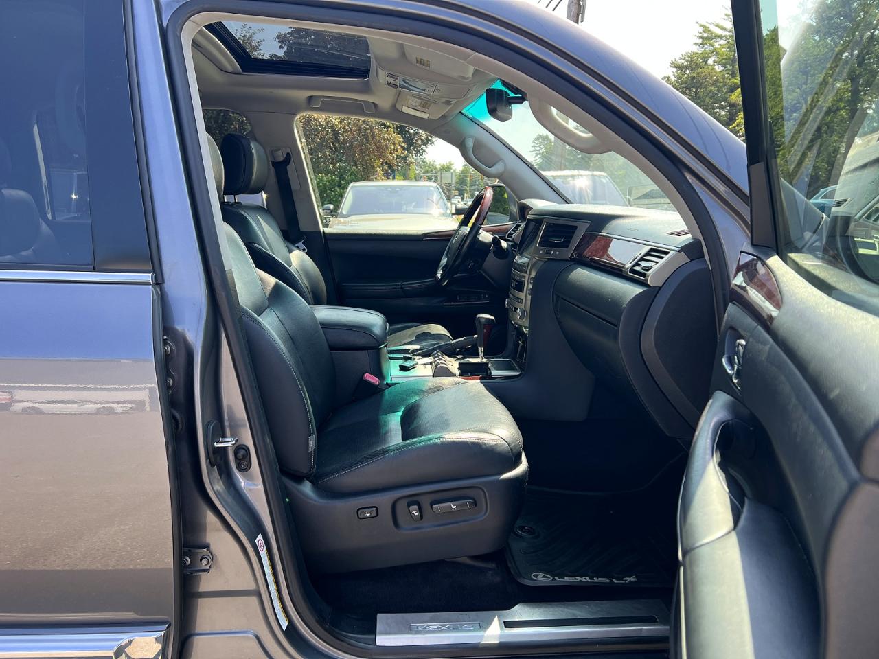 2013 LEXUS LX570