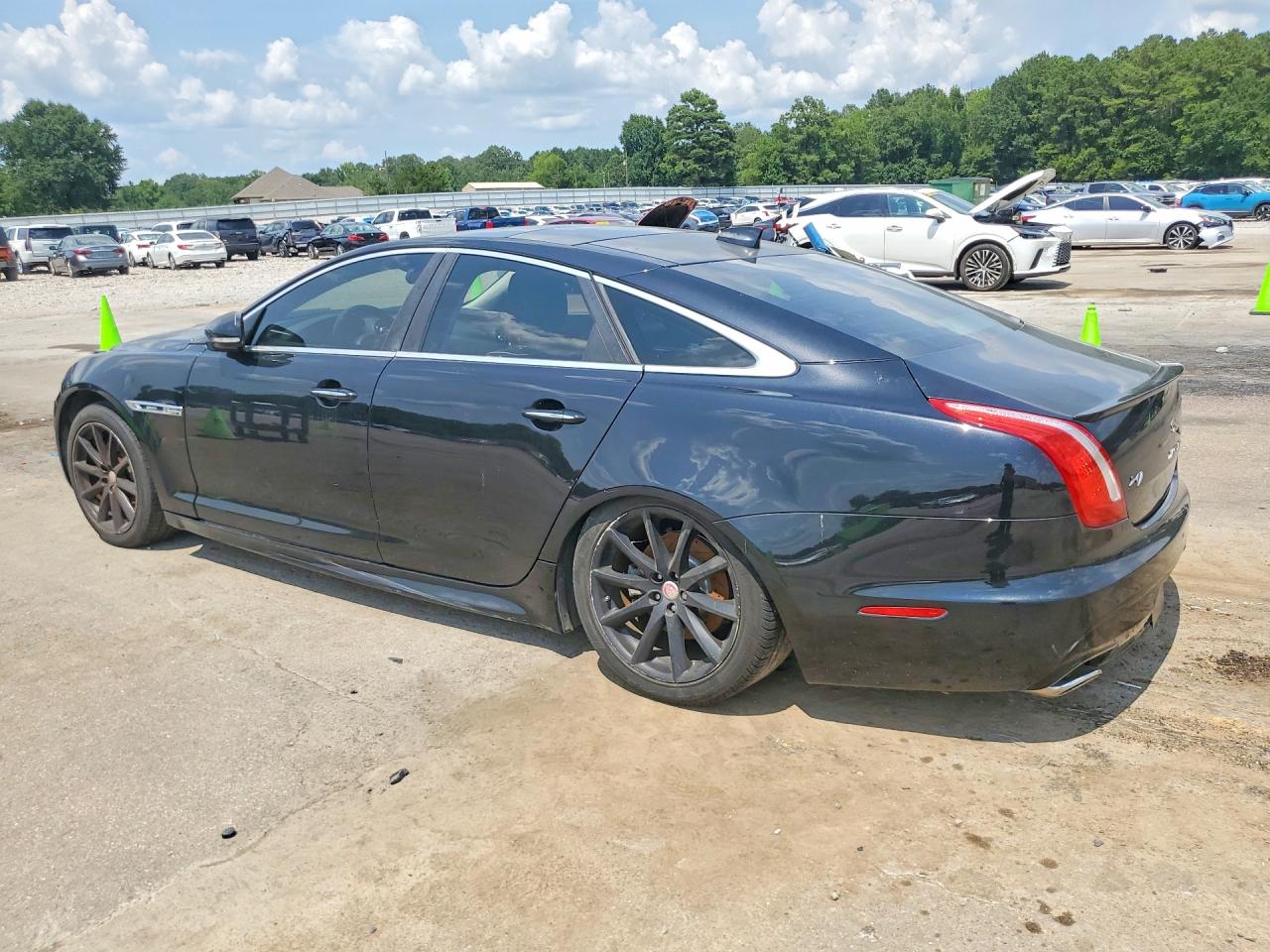2016 JAGUAR XJ