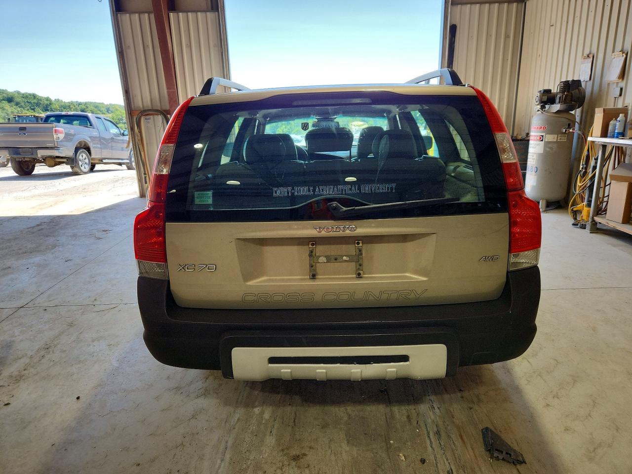 2005 VOLVO XC70