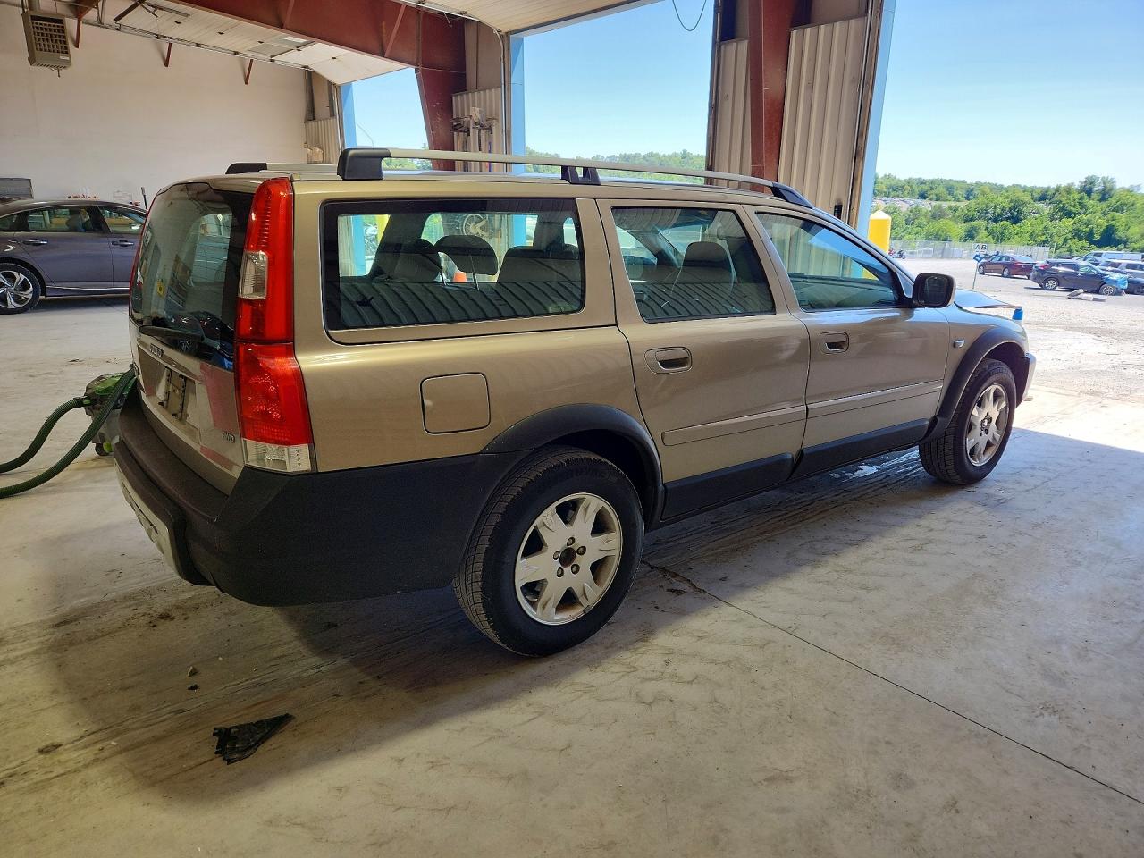 2005 VOLVO XC70
