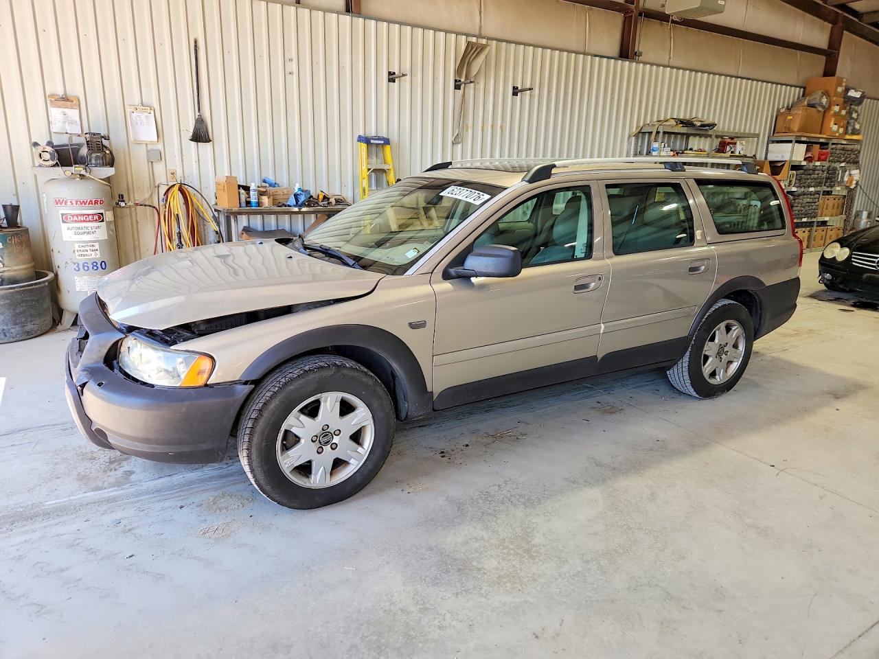 2005 VOLVO XC70