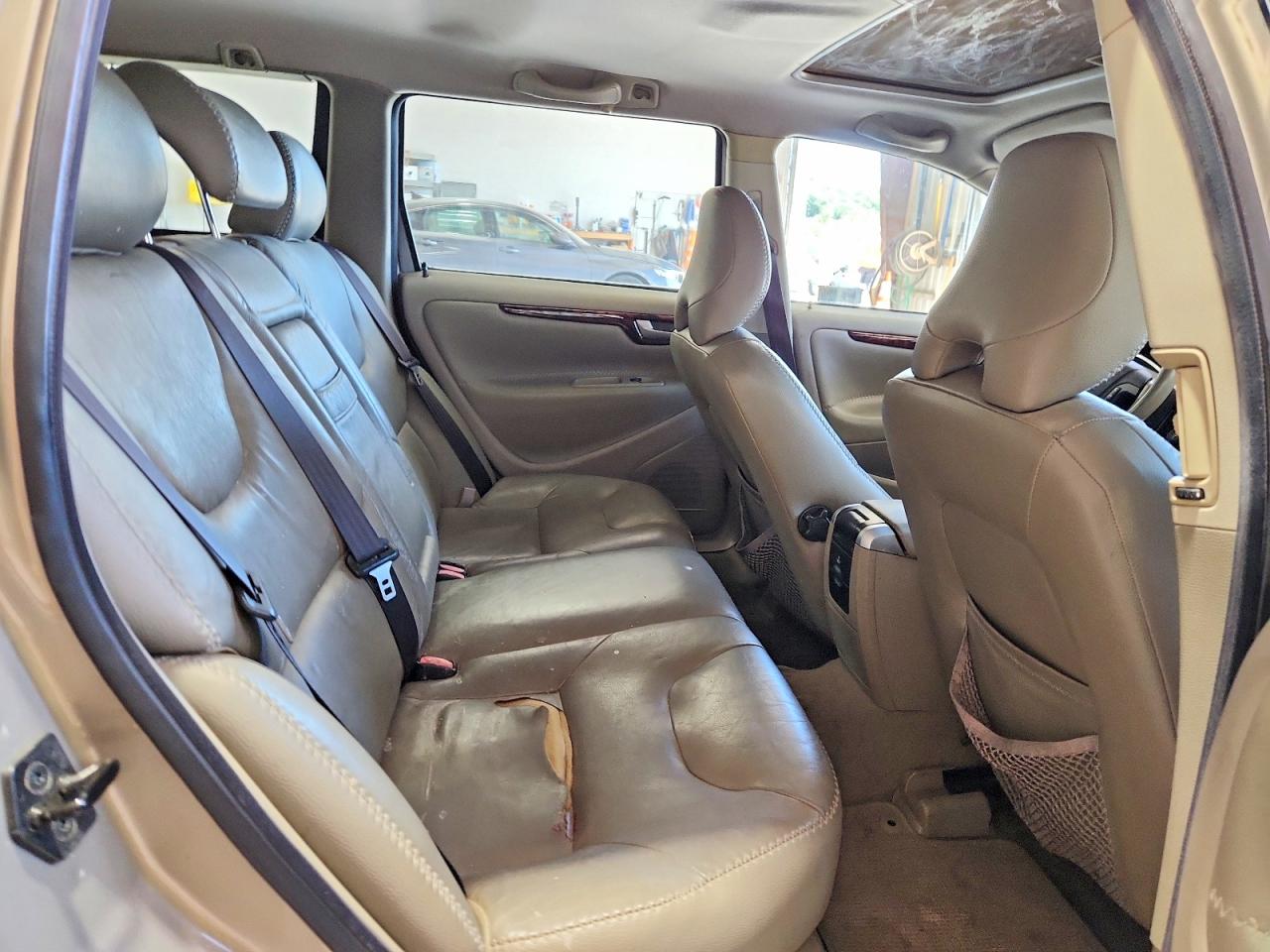 2005 VOLVO XC70