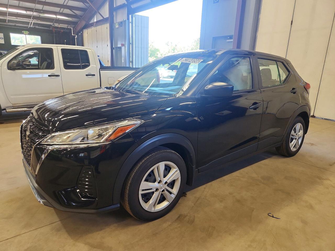 2024 NISSAN KICKS