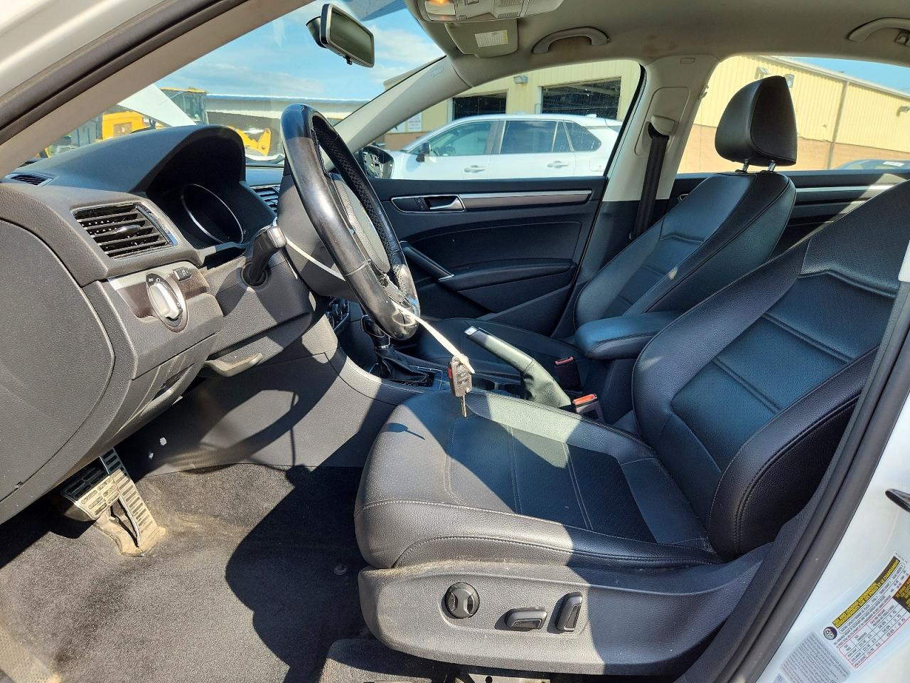 2017 VOLKSWAGEN PASSAT