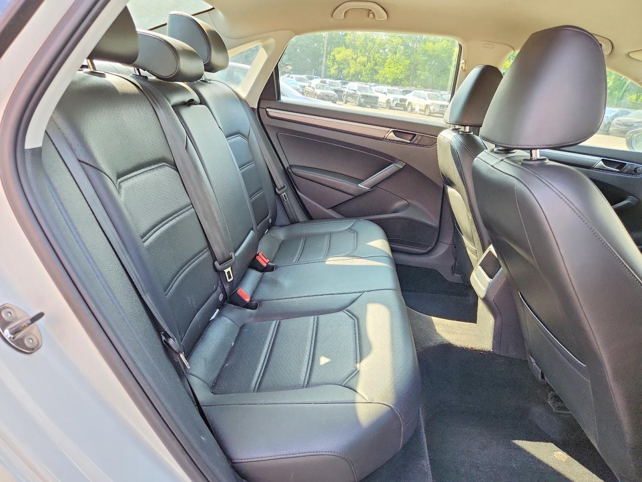 2017 VOLKSWAGEN PASSAT