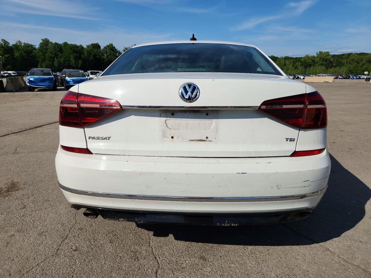 2017 VOLKSWAGEN PASSAT